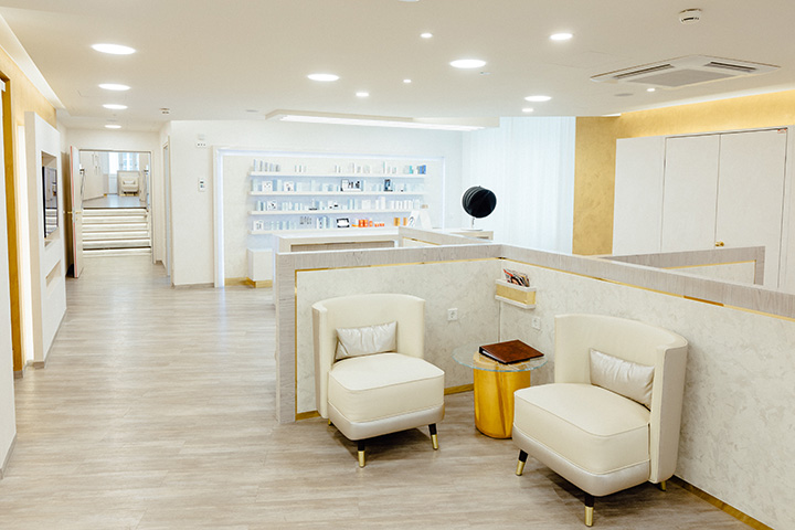 Consultation on eyelid surgery at the Kuzbari Centre Vienna